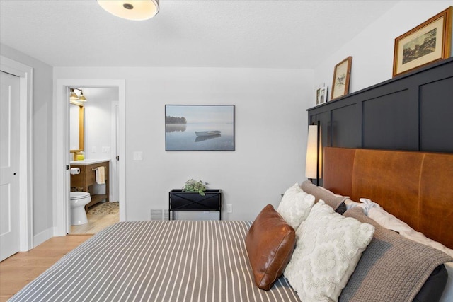 2041 Oak St, Lake City, MN 55041 - bedroom featuring light wood-style flooring, baseboards, and ensuite bathroom