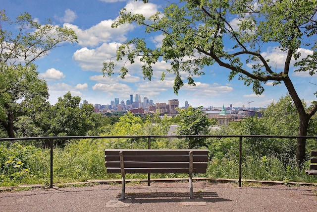 629 Oak St SE, Minneapolis, MN 55414 - view of community with a view of city