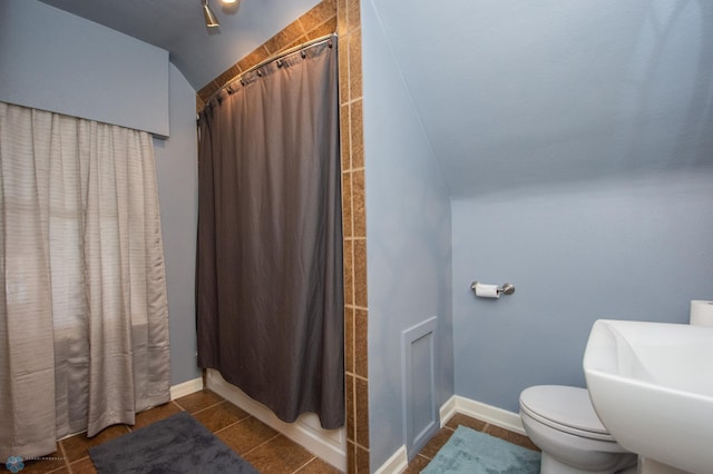 708 1st St N, Fargo, ND 58102 - bathroom featuring a sink, baseboards, toilet, lofted ceiling, and a shower with shower curtain