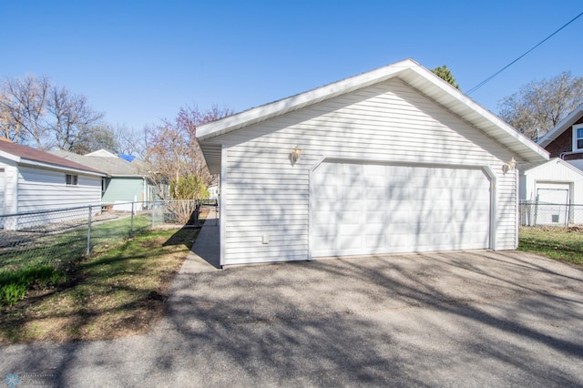 708 1st St N, Fargo, ND 58102 - detached garage featuring fence