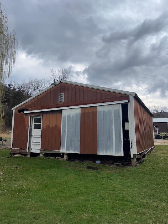 view of outbuilding