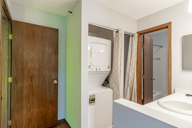 7631 Edinborough Way Unit 5319, Edina, MN 55435 - washroom with stacked washer / drying machine