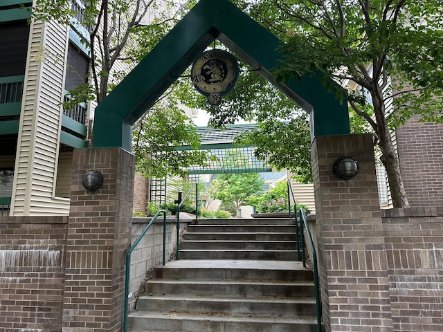 7631 Edinborough Way Unit 5319, Edina, MN 55435 - view of staircase