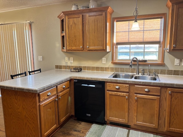 154 Pond Dr, Jackson, MN 56143 - kitchen with a peninsula, visible vents, dishwasher, a sink, and brown cabinets
