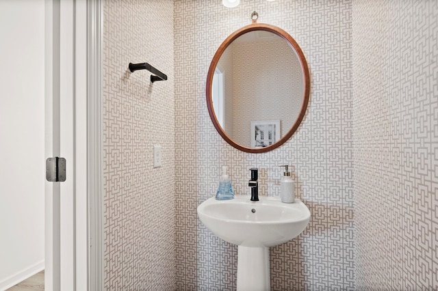 19321 Colonial Trl, Farmington, MN 55024 - bathroom featuring tile walls