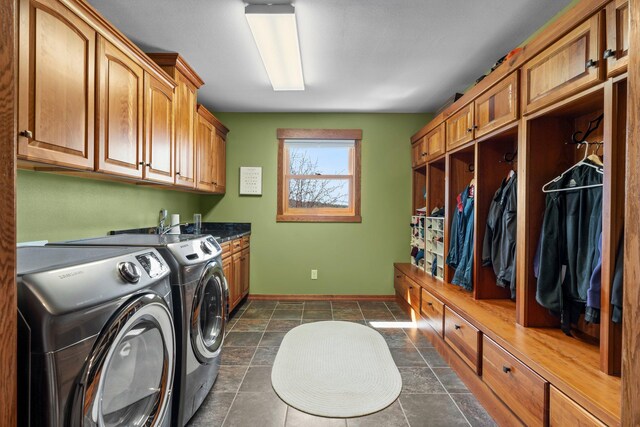 laundry area with baseboards, cabinet space, and independent washer and dryer