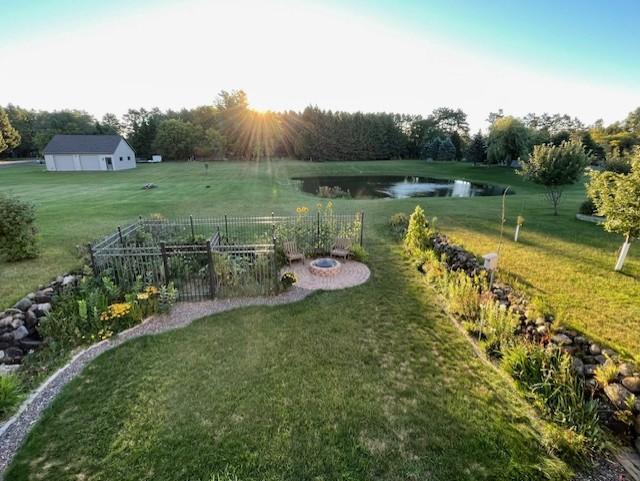 view of yard featuring a water view