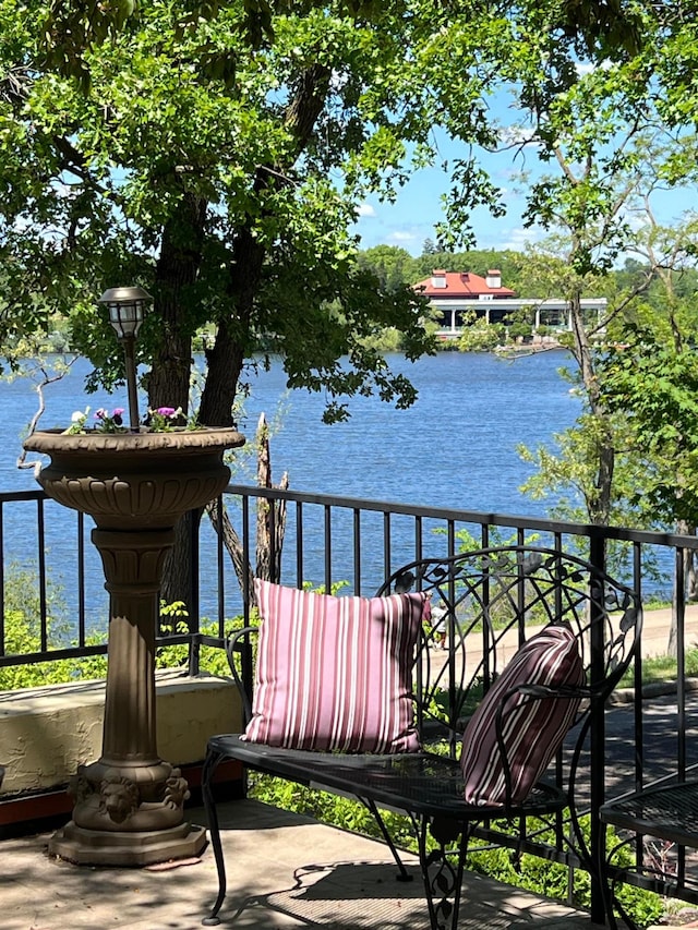 1260 Como Blvd E, Saint Paul, MN 55117 - balcony with a water view