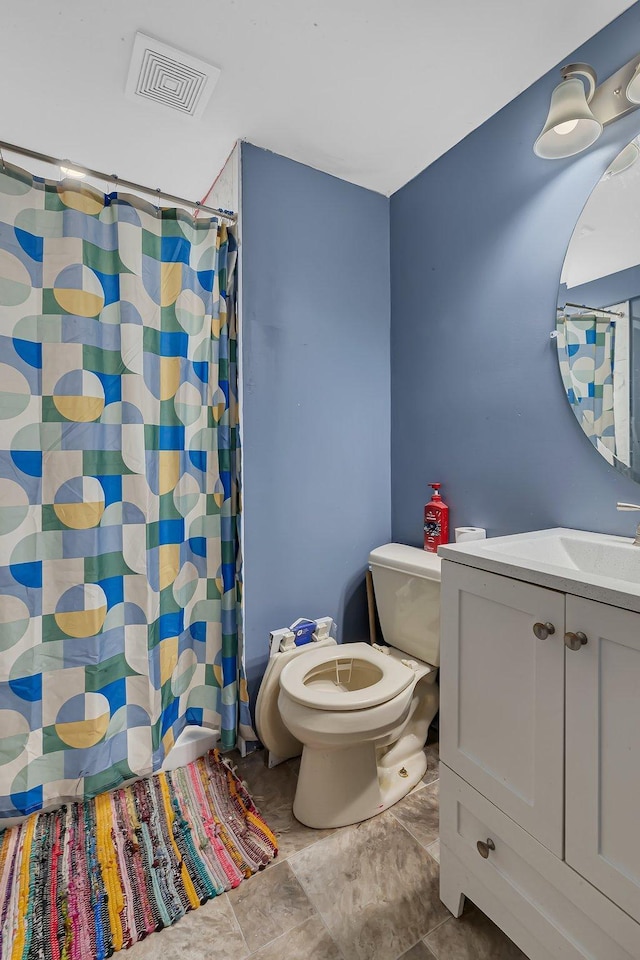 2021 6th St SW, Willmar, MN 56201 - bathroom featuring toilet, vanity, and a shower with shower curtain