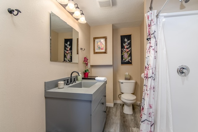 314 High St, Lake City, MN 55041 - full bath featuring a shower with curtain, toilet, visible vents, wood finished floors, and vanity