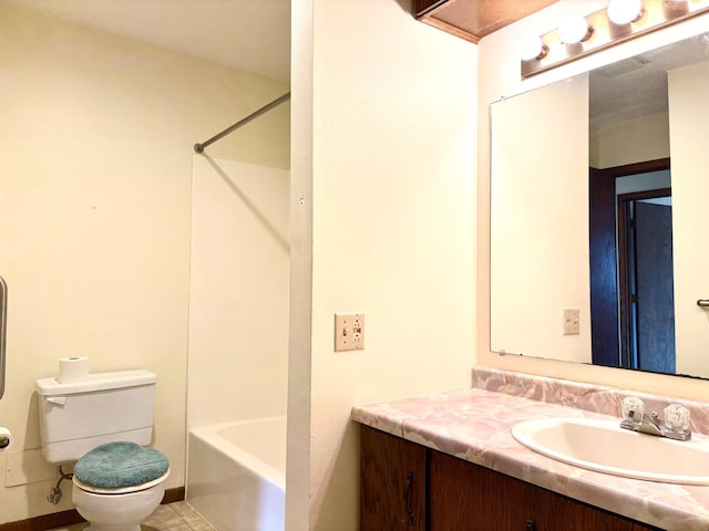 1826 Coolidge Ct, Northfield, MN 55057 - full bath featuring washtub / shower combination, tile patterned flooring, toilet, vanity, and baseboards
