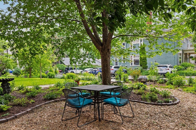 231 Arundel St Unit 1, Saint Paul, MN 55102 - view of yard with outdoor dining area