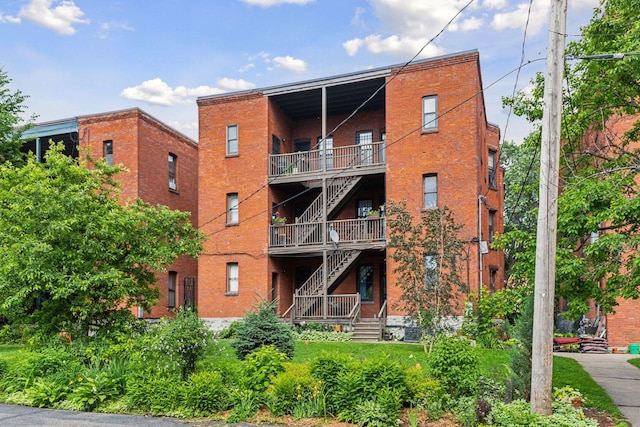 231 Arundel St Unit 1, Saint Paul, MN 55102 - view of apartment building / complex with stairs