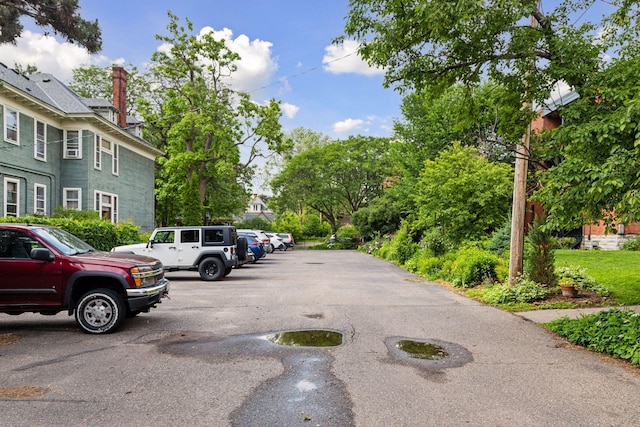 231 Arundel St Unit 1, Saint Paul, MN 55102 - view of uncovered parking lot