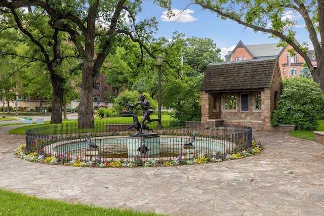 231 Arundel St Unit 1, Saint Paul, MN 55102 - view of home's community with an outdoor structure