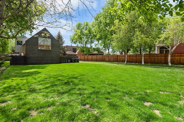 818 Summit Ave, Saint Paul, MN 55105 - view of yard