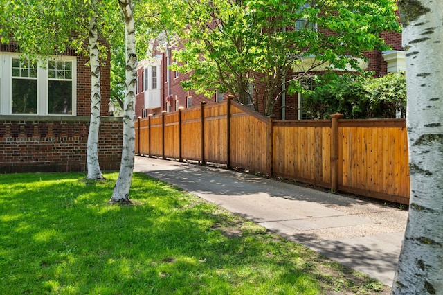 818 Summit Ave, Saint Paul, MN 55105 - view of gate