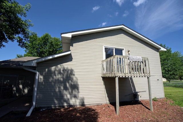 14190 Pineview Dr, Becker, MN 55308 - view of side of home with a balcony
