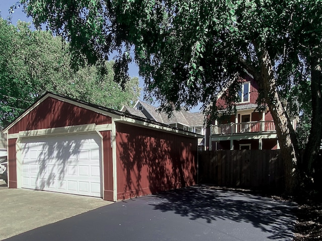 1605 Dupont Ave N, Minneapolis, MN 55411 - garage featuring fence