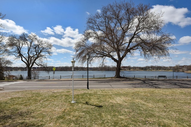 view of yard featuring a water view