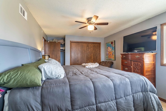 918 Division St, Elbow Lake, MN 56531 - bedroom with a ceiling fan and a textured ceiling