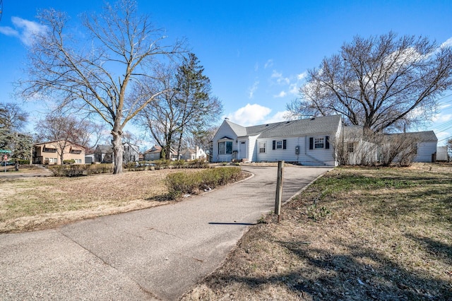 4240 Lake Road Ave, Robbinsdale, MN 55422 - ranch-style home featuring driveway
