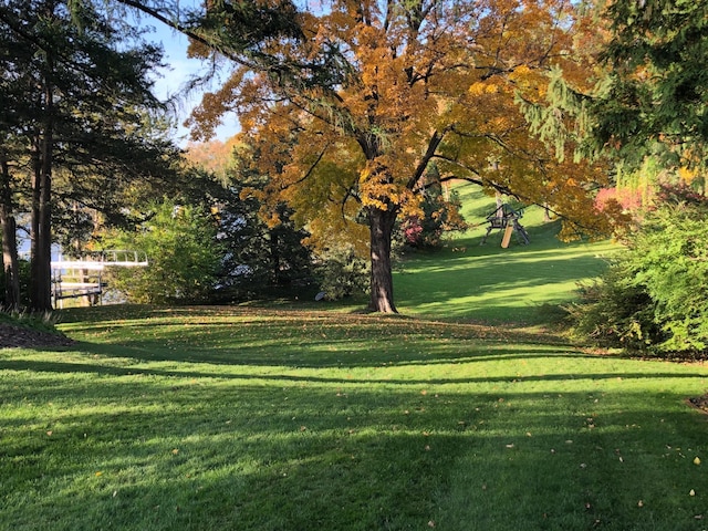 547 Harrington Rd, Wayzata, MN 55391 - view of community featuring a lawn