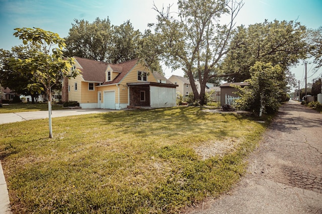 800 5th Ave SW, Austin, MN 55912 - view of front facade featuring driveway, a front yard, and a garage