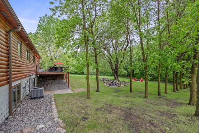 631 Pheasant Run, Winsted, MN 55395 - view of green lawn featuring a deck and cooling unit