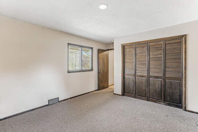5411 Southwood Dr, Bloomington, MN 55437 - unfurnished bedroom with carpet flooring, a textured ceiling, visible vents, and a closet