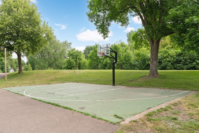 5410 Creek View Ln, Edina, MN 55439 - view of sport court featuring community basketball court, a yard, and view of wooded area