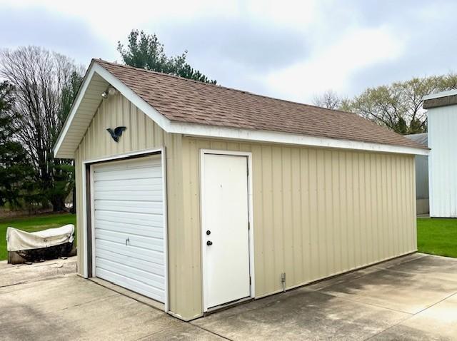 view of detached garage