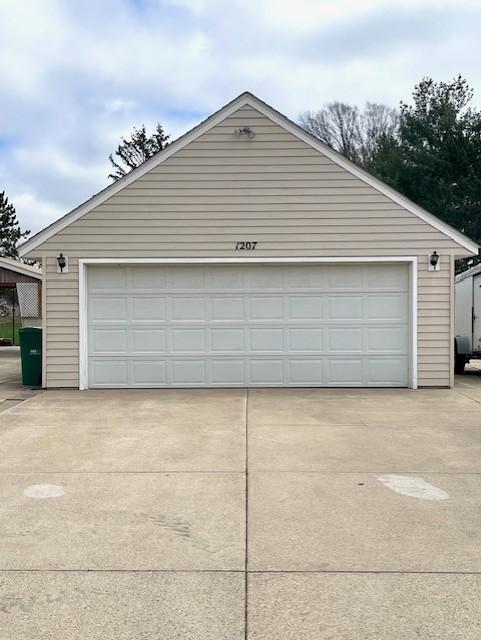 view of detached garage