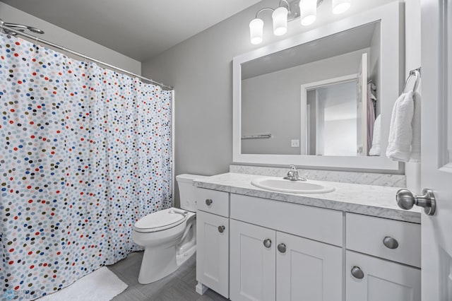 full bath featuring tile patterned floors, vanity, toilet, and curtained shower