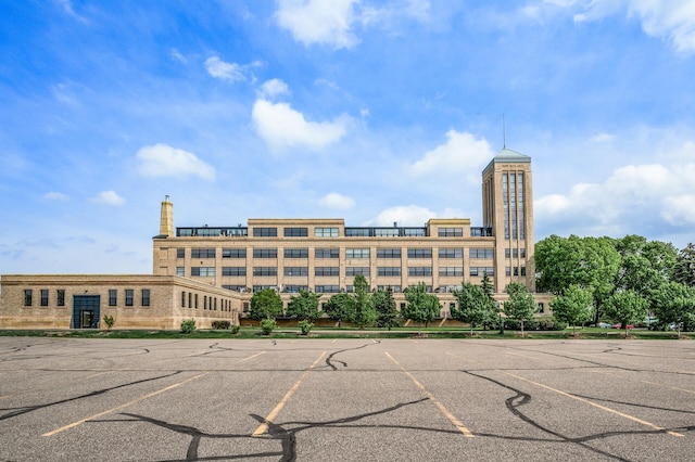 730 Stinson Blvd Unit 504, Minneapolis, MN 55413 - view of building exterior with uncovered parking