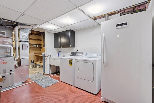 13982 Mount Ter, Minnetonka, MN 55345 - laundry area featuring washing machine and dryer