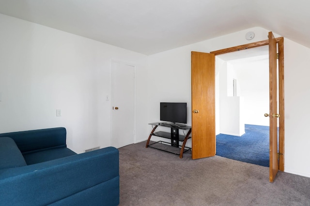 unfurnished room featuring carpet flooring