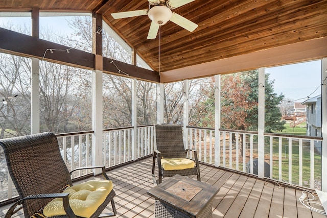 sunroom with ceiling fan
