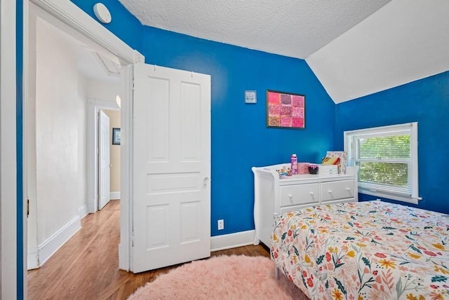 742 Laurel Ave, Saint Paul, MN 55104 - bedroom with light wood-style flooring, lofted ceiling, and a textured ceiling