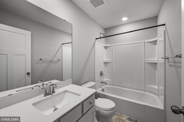 2173 Heron Ct, Lino Lakes, MN 55038 - full bath with a textured ceiling, vanity, washtub / shower combination, toilet, and visible vents