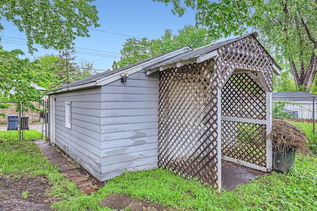 3427 Upton Ave N, Minneapolis, MN 55412 - view of outbuilding featuring a gate