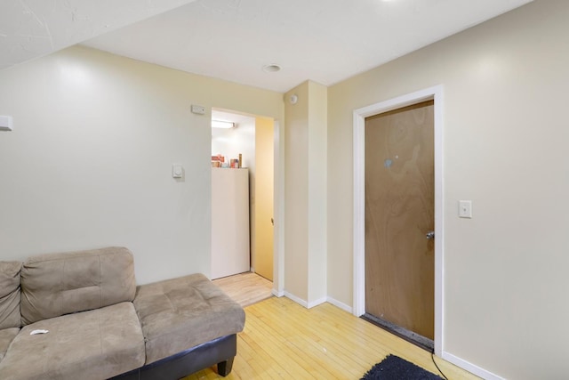 850 22nd Ave SE, Minneapolis, MN 55414 - living area with baseboards and light wood finished floors