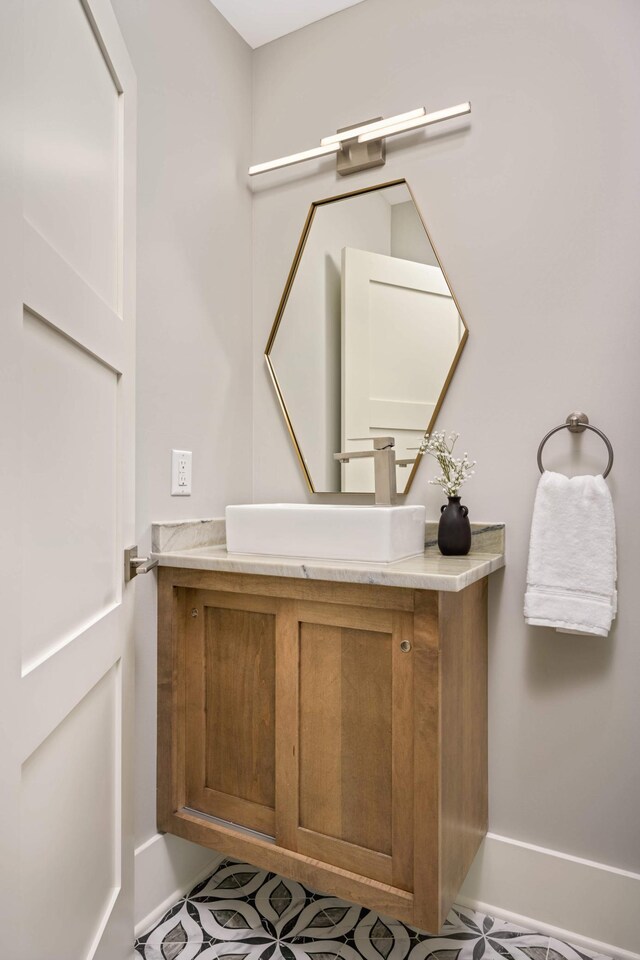 1647 26th St, Minneapolis, MN 55405 - bathroom with vanity