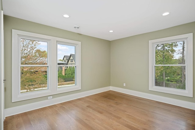 1647 26th St, Minneapolis, MN 55405 - unfurnished room featuring healthy amount of natural light, light wood-style floors, recessed lighting, and baseboards