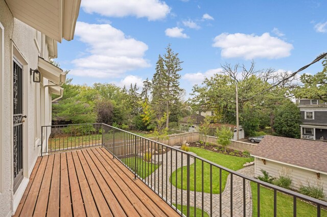 1647 26th St, Minneapolis, MN 55405 - view of balcony