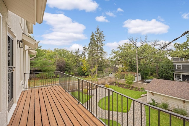 1647 26th St, Minneapolis, MN 55405 - deck with a yard
