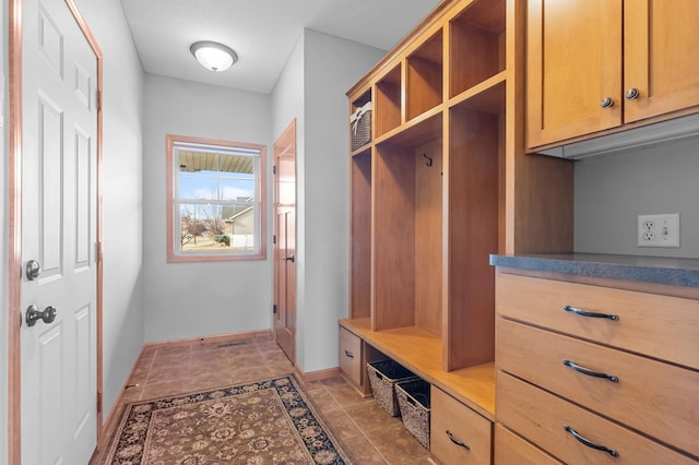 17639 Heidelberg Way, Lakeville, MN 55044 - mudroom with baseboards