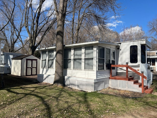 view of front facade with an outdoor structure, a storage unit, and a front yard