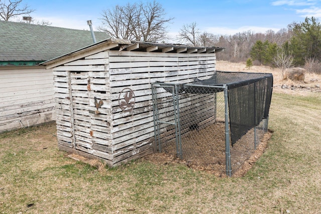 view of outdoor structure featuring fence and an outdoor structure