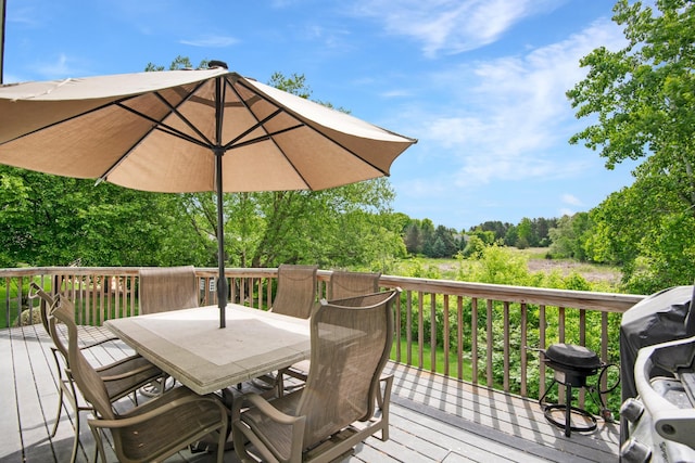 2806 Jasmine Ct, Saint Cloud, MN 56301 - deck with outdoor dining space and a grill